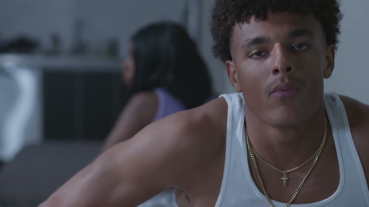 Still from Kalia Klynae - Paranoid